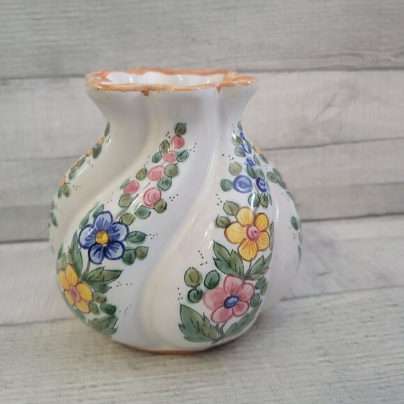Hand-Painted Daruta Italian Ceramic Floral Vase With Scalloped Rim & Vibrant Flo - Picture 2 of 5